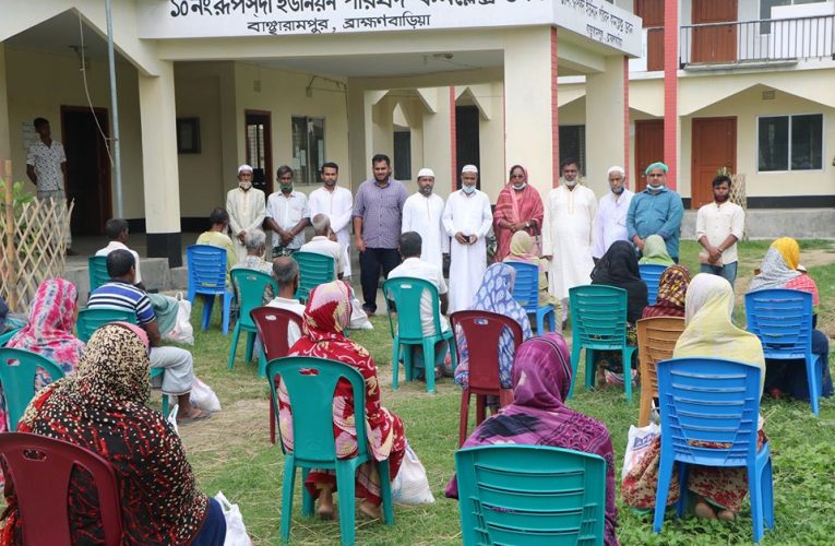 রূপসদী ইউনিয়নে জেলা পরিষদের উদ্যোগে খাদ্যসামগ্রী বিতরণ