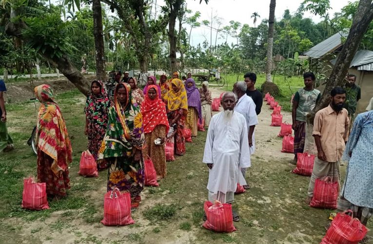 শাহবাজ ফাউন্ডেশনের উদ্যোগে ২শ’ জন হতদরিদ্রকে চাউল, ডাল, তেল, লবণ ও সাবান, মুড়ি বিতরণ