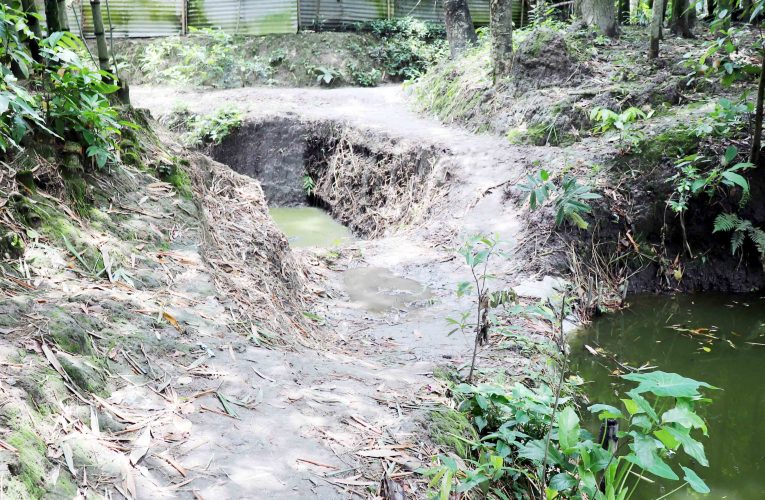 মামলা দিয়ে নিরীহ লোকজনকে হয়রানি মুরাদনগরে ব্রিটিশ আমলের রাস্তা কাটা অভিযোগ