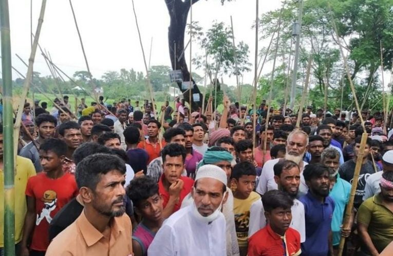 সোনারগাঁয়ে ধাওয়া পাল্টাধাওয়া ককটেল বিস্ফোরণ।আহত-১০জন। পুলিশ ১৯ রাউন্ড টিয়ারসেল নিক্ষেপ।