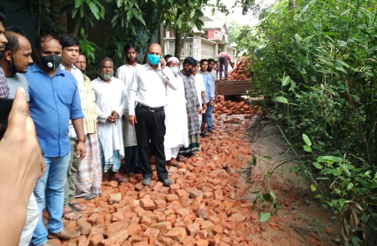 সেচ্চাশ্রমে বলীঘর-রাজাবাড়ী গ্রামে দেড় কিলোমিটার রাস্তা নির্মান