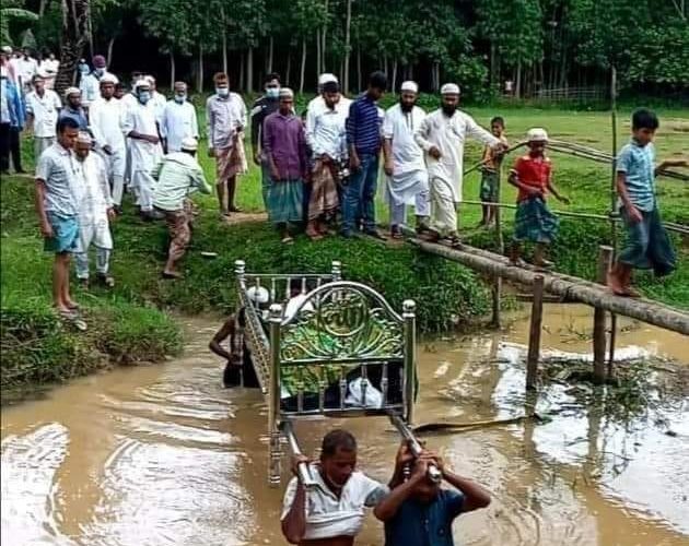 খালের সেতুর অভাবে