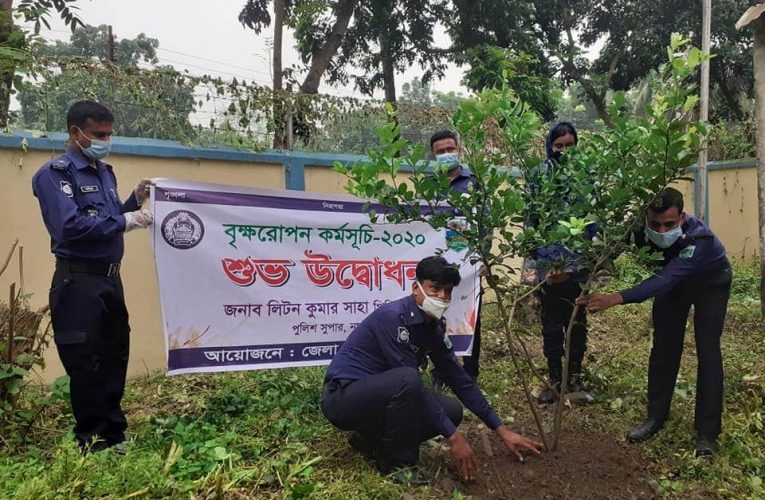 লালপুর থানা পুলিশের উদ্যোগে ৭ শ’ গাছের চারা রোপন