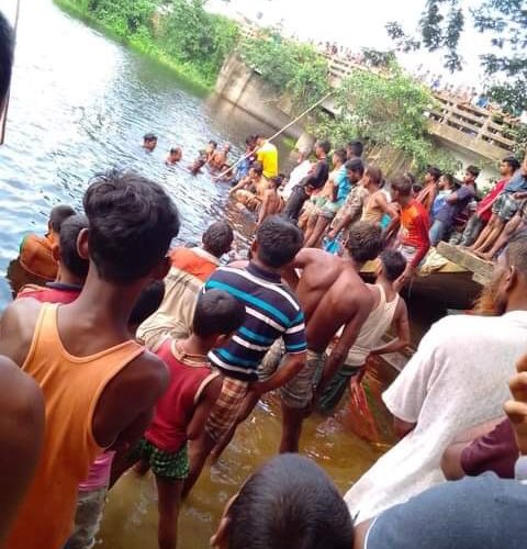 সলপা খালে রড বোঝাই ট্রলার ডুবে শ্রমিক নিহত