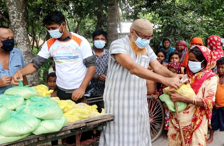 মুরাদনগরে হতদরিদ্র কর্মহীন মানুষের মাঝে খাদ্য সামগ্রী বিতরণ